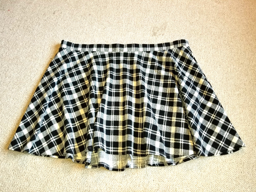 Womens Skirt-TORRID-ivory/black plaid stretch knit pull on Skater-4 (4X)